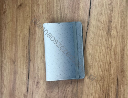 szary z gumką.jpeg